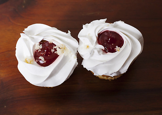 포토 JPG 해외이미지 음식 백그라운드 휴가 디저트 사람없음 장식 빨간색 컬러풀 노란색 파티 과자 케이크 얼음 빵집 흰색 축하 대접 생일 체리 변화 우아함 달콤 맛 유혹 설탕 컵케이크 굽기 먹기 크림 기회 칼로리 모음 버터 바닐라 반투명 페스츄리 해로움 핸드메이드 프로스팅 해외202004 해외포토 자연요소 기념일 빵 컬러 컨셉 과일 모션 이벤트 상점 구이 제빵 파일형식 이미지허브