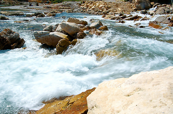 포토 JPG 해외이미지 디자인 계절 공원 여행 자연 산 풍경 사람없음 야외 초록색 물 강 걷기 폭포 하이킹 시골 개울 떨어짐 칠면조 생태학 해외202004 해외포토 자연요소 공공시설 교육 컬러 컨셉 모션 조류 레저 생태계 파일형식 이미지허브