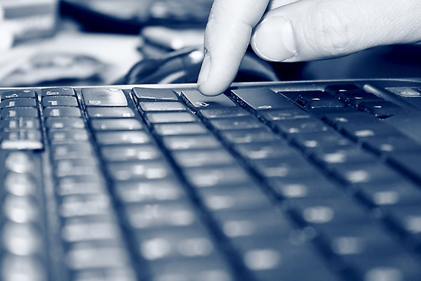 포토 JPG 해외이미지 백인 직업 1 손 여자 백그라운드 인터넷 비즈니스 부분 손가락 벽지 열쇠 새로움 사람 사람없음 노트북 컴퓨터 사무실 검은색 자료 장비 터치 엄지손가락 정보 타이핑 키보드 작업 그물 서핑 기술자 이메일 암호 연결 바쁨 전자상거래 입력 키패드 프로그래머 코딩 해외202004 해외포토 서양인 컬러 컨셉 신체부위 전자제품 수상스포츠 컴퓨터교육 파일형식 이미지허브