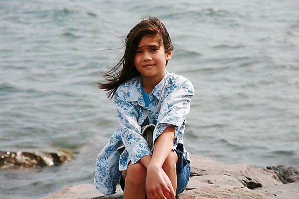 포토 JPG 해외이미지 행복 호수 어린이 생각 맨발 태국 바람 한명 미소 앉기 동양인 야외 물 여름 다인종 스칸디나비아 혼혈 해외202004 해외포토 자연요소 1 계절 감정 아시아 모션 발 날씨 표정 사람 인종 다문화 파일형식 이미지허브