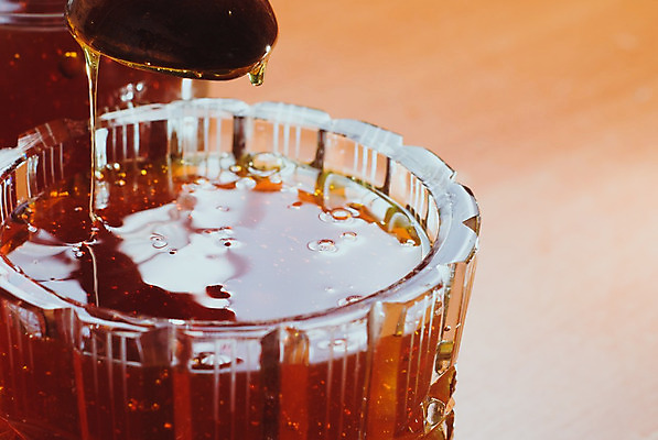 포토 JPG 해외이미지 그릇 음식 백그라운드 오렌지 곰 탁자 디저트 따뜻함 건강 사람없음 목재 갈색 노란색 숟가락 흐름 항아리 액체 막대기 달콤 맛 떨어짐 소중 에코 유기농 날것 꿀 내추럴 정물화 채식주의자 탄수화물 해외202004 해외포토 나무 동물 식기 웰빙 컬러 가구 컨셉 과일 재료 포유류 수저 환경 도자기 그림 채식 파일형식 이미지허브