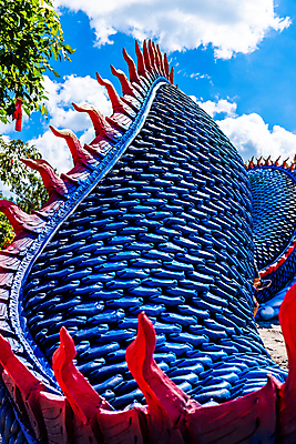 포토 JPG 해외이미지 전통 디자인 아시아 종교 문화 백그라운드 패턴 신체 불교 건축양식 태국 자연 하늘 추상 미술 사람없음 장식 파란색 빛 컬러풀 조각상 노란색 흰색 사찰 뱀 묘사 질감 신성 옛날 해외202004 해외포토 건축 나라 컬러 무늬 종교건축 파충류 문화예술 조형물 생태계 파일형식 이미지허브