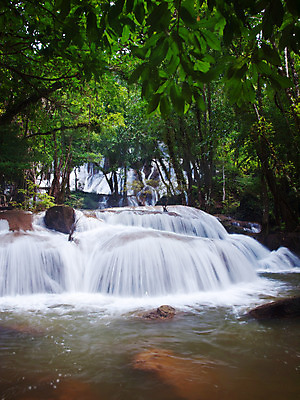 포토 JPG 해외이미지 나무 식물 공원 아시아 여행 잎 태국 자연 조류 산 동양인 풍경 사람없음 야외 물 환경 폭포 젖음 흐름 바위 신선 개울 숲 즐거움 층 내추럴 전국 현재 해외202004 해외포토 자연요소 동물 공공시설 감정 나라 컨셉 인종 강 돌_바위 생태계 파일형식 이미지허브