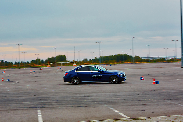 포토 JPG 해외이미지 모델 디자인 산업 스포츠 컨셉 비즈니스 교통시설 자동차 새로움 독일 이벤트 사람없음 빛 힘 공연 운전 흰색 바퀴 발표 고급 우아함 전시회 속도 쇼 엔진 모터 모터쇼 자동 스타일 해외202004 해외포토 유럽 육상교통 컬러 교통 모션 전시 시설 파일형식 이미지허브