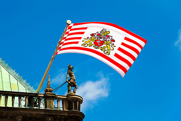 포토 JPG 해외이미지 전통 유럽 건축양식 하늘 독일 사람없음 건물 파란색 도시풍경 조각상 세계문화유산 깃발 도시 역사 재산 해외202004 해외포토 건축물 건축 나라 컬러 풍경 금융 조형물 문화재 파일형식 이미지허브