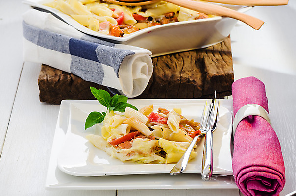 포토 JPG 해외이미지 접시 음식 포크 토마토 채소 나비넥타이 치즈 파스타 요리 사람없음 목재 초록색 노란색 숟가락 식사 저녁식사 이탈리아 흰색 체리 소시지 칼 굽기 허브 크림 국수 냅킨 햄 베이컨 바질 점심식사 그라탱 마카로니 모짜렐라치즈 부스러기 캐서롤 파르팔레 안락 해외202004 해외포토 나무 식물 식기 유럽 컬러 컨셉 과일 재료 넥타이 유제품 서양음식 수저 육류 돼지고기 면류 용기_그릇 가공식품 구이 파스타면 파일형식 이미지허브