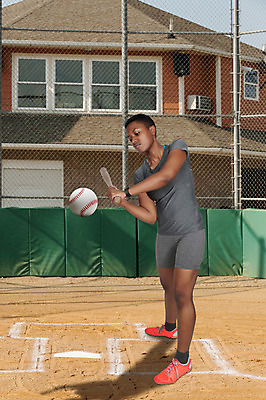포토 JPG 해외이미지 라이프스타일 여자 스포츠 밭 공 놀이 건강 한명 야외 운동복 야구 잡기 그네 다이아몬드 박쥐 때리기 플레이어 해외202004 해외포토 1 옷 농업 포유류 모션 사람 생활 구기 보석 파일형식 이미지허브