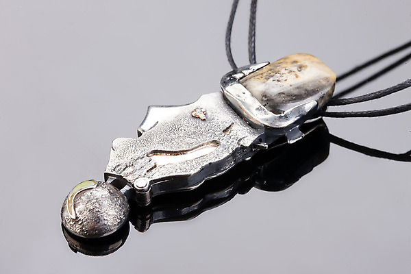 포토 JPG 해외이미지 백그라운드 목걸이 팔찌 사람 사람없음 금융 빛 유행 금속 귀걸이 검은색 흰색 반지 그룹 재산 황금 클래식 고급 우아함 은색 보석 수집 다이아몬드 소매 보물 흙더미 브로치 고립 백금 팬던트 해외202004 해외포토 컬러 컨셉 장신구 재질 경제 흙 광석 파일형식 더미 이미지허브