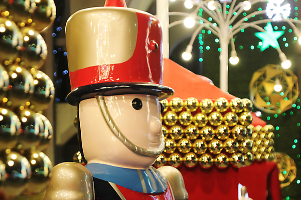 포토 JPG 해외이미지 전통 행복 별 어린이 크리스마스 공 창문 가족 눈사람 지팡이 새로움 기념 프레임 따뜻함 사탕 선물 이벤트 사람없음 야외 내부 장식 빨간색 빛 장난감 산타클로스 축제 화환 군인 축하 아기 소나무 황금 야간 12월 연도 초대 마법 전나무 원뿔 엘리먼트 해외202004 해외포토 자연요소 도형 나무 직업 기념일 꽃 감정 컬러 컨셉 관계 디저트 사람 날짜 국군 파일형식 이미지허브