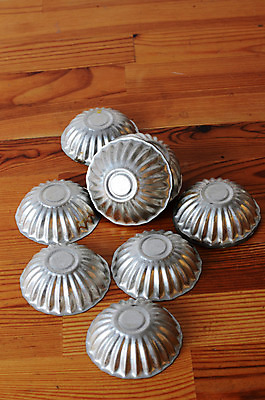 포토 JPG 해외이미지 사람없음 컵 쿠키 수확 골동품 공구 은색 컵케이크 굽기 철 서식 복고 머핀 체코 옛날 해외202004 해외포토 식기 유럽 빵 컬러 농업 디저트 케이크 도구 구이 파일형식 이미지허브