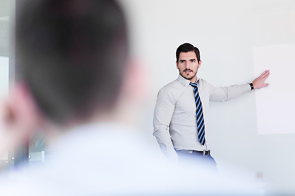 포토 JPG 해외이미지 직업 행복 여유 회사 비즈니스 사업가 통신 관계 성공 아이디어 직장 설명 한명 사람 사무실 업무 비즈니스맨 자신감 그룹 결합 토론 종업원 동료 직원 상담 경영자 리더 경영 프로젝트 콜라보레이션 브레인스토밍 해외202004 해외포토 1 남자 감정 컨셉 모션 작업 직장인 파일형식 이미지허브