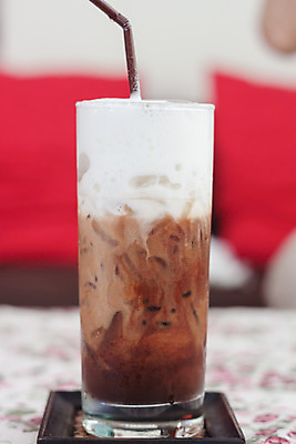 포토 JPG 해외이미지 음료 디저트 사람없음 컵 갈색 시원함 크림 라떼 모카 모카커피 해외202004 해외포토 식기 커피 음식 컬러 파일형식 이미지허브