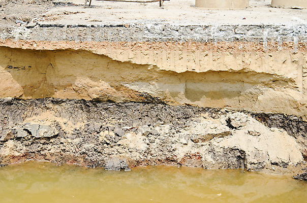 포토 JPG 해외이미지 산업 도로 백그라운드 컨셉 패턴 밭 교통시설 태국 추상 거리 사람없음 야외 물 손상 슬픔 구멍 비교 위험 땅 질감 조경 먼지 점토 의사봉 문제 깨짐 재앙 해외202004 해외포토 자연요소 감정 아시아 길 교통 무늬 농업 시설 파일형식 이미지허브