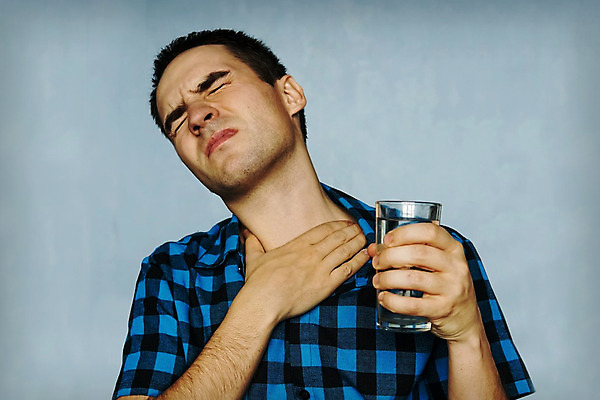 포토 JPG 해외이미지 손 남자 신체 건조 건강 한명 사람 앉기 동양인 성인 물 소파 약 고통 추위 환자 긴급 잡기 호흡기관 바이러스 질병 공격 갈증 문제 기침 인플루엔자 천식 해외202004 해외포토 자연요소 1 감정 의자 의학 모션 인종 신체부위 장기_의학 파일형식 이미지허브