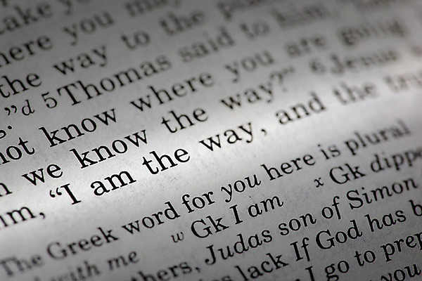 포토 JPG 해외이미지 영어 기독교 종교 종이 백그라운드 텍스트 날씨 새로움 사람없음 책 빛 믿음 검은색 성경 골동품 오픈 6 묘사 통로 증거 페이지 신성 I 대본 방법 복음 사실 신앙심 옛날 인기 해외202004 해외포토 문자 알파벳 감정 컬러 컨셉 종교용품 숫자 파일형식 이미지허브