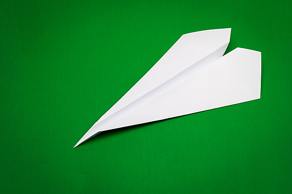 포토 JPG 해외이미지 종이 실내 사람없음 한개 종이비행기 초록배경 해외202004 해외포토 1 백그라운드 내부 초록색 종이접기 파일형식 이미지허브