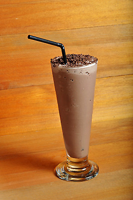 포토 JPG 해외이미지 음료 백그라운드 디저트 잔 사람없음 초콜릿 얼음 달콤 시원함 밀크쉐이크 해외202004 해외포토 자연요소 식기 음식 맛 쉐이크 파일형식 이미지허브