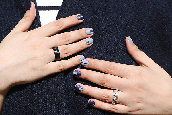 포토 JPG 해외이미지 손 디자인 여자 백그라운드 손가락 관리 사람없음 치료 파란색 컬러풀 상점 신선 못 어플리케이션 손톱관리 손톱 미용사 그림 정사각형 광택 순서 돌봄 바디케어 특별함 해외202004 해외포토 도형 직업 컬러 컨셉 의학 모션 사람 신체부위 공구 네일아트 파일형식 이미지허브