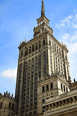 포토 JPG 해외이미지 구름 건축양식 하늘 부동산 사람없음 야외 건물 여름 햇빛 탑 고층빌딩 도시 도심 시티라이프 지역 동유럽 폴란드 천연기념물 랜드마크 명승지 옛날 웅장함 화창 바르샤바 카피스페이스 해외202004 해외포토 자연요소 라이프스타일 건축물 계절 건축 유럽 날씨 풍경 빌딩 태양 공백 재산 파일형식 이미지허브