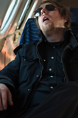 포토 JPG 해외이미지 백인 남자 여행 비즈니스 교통시설 휴식 비행기 피곤 한명 사람 앉기 성인 태양 잠 비즈니스맨 오픈 입 중앙 해외202004 해외포토 자연요소 서양인 1 교통 컨셉 항공교통 모션 대중교통 신체부위 직장인 시설 파일형식 이미지허브