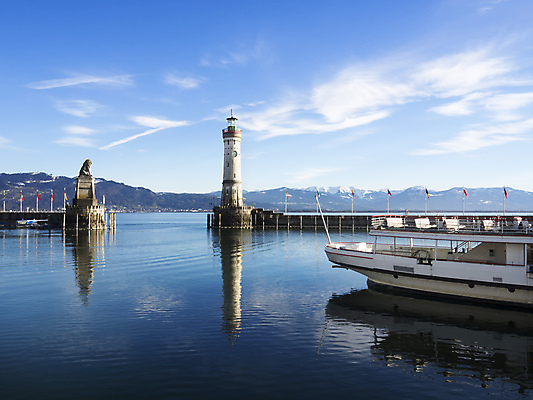 포토 JPG 해외이미지 구름 유럽 호수 바다 시계 건축양식 휴가 산 등대 독일 풍경 사람없음 야외 건물 물 파란색 조각상 탑 항구 깃발 역사 알프스 승객 포트 네비게이션 바이에른 해외202004 해외포토 자연요소 건축물 건축 나라 컬러 교통시설 조형물 파일형식 이미지허브