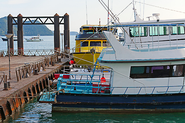 포토 JPG 해외이미지 바다 여행 태국 자연 하늘 풍경 사람없음 물 항구 보트 그림 수목 해외202004 해외포토 자연요소 아시아 배_교통 교통시설 생태계 파일형식 이미지허브