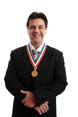 포토 JPG 해외이미지 직업 남자 행복 리본 컨셉 비즈니스 성공 노동자 한명 사람 정장 판매 경쟁 비즈니스맨 황금 결심 메달 흰배경 경영자 해결 승자 우수 월계수 챔피언 필승 해외202004 해외포토 1 옷 감정 백그라운드 흰색 우승 직장인 절기 리더 상_상패 파일형식 이미지허브