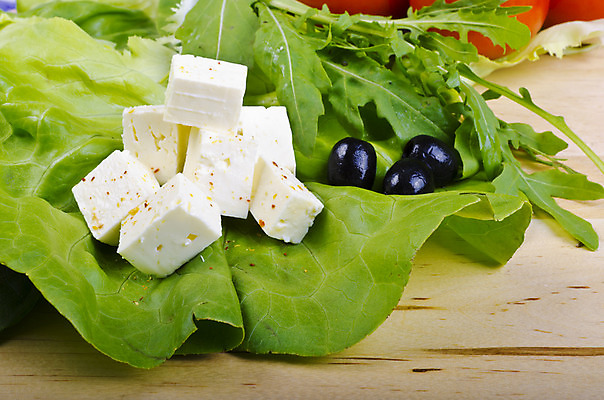 포토 JPG 해외이미지 접시 음식 토마토 채소 과일 오이 치즈 사람없음 빨간색 초록색 식사 샐러드 견과류 사발 올리브 후추 피칸 해외202004 해외포토 식기 열매 컬러 유제품 사기그릇 향신료 파일형식 이미지허브