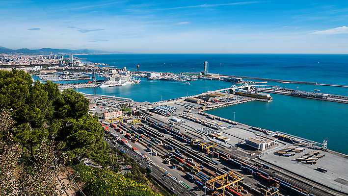 포토 JPG 해외이미지 나무 식물 구름 산업 도로 여행 비즈니스 자동차 하늘 풍경 사람없음 건물 물 경제 파란색 도시풍경 햇빛 탑 항구 맑음 거래 기차 화물 도시 보트 스페인 컨테이너 창고 언덕 무역 상업 오르기 수납 포트 타운 바르셀로나 스카이라인 물류 나루 사일로 수평선 해외202004 해외포토 자연요소 건축물 유럽 길 육상교통 컬러 배_교통 교통시설 모션 날씨 대중교통 태양 운송업 파일형식 이미지허브