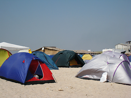포토 JPG 해외이미지 계절 모래 바다 여행 자연 하늘 휴가 휴식 주택 텐트 갈대 사람없음 야외 목재 여름 모래사장 캠핑 장비 자유 그늘 땅 캠핑장 예약 백패커 해외202004 해외포토 나무 식물 컨셉 재료 레저 캠핑도구 건물 생태계 파일형식 이미지허브