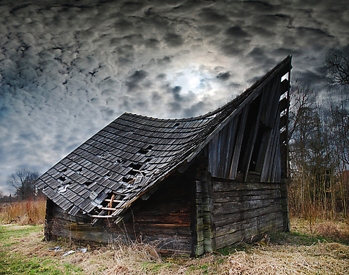 포토 JPG 해외이미지 외관 밭 농업 지붕 날씨 산 사람없음 목재 파란색 농장 쌓기 마을 흰색 시골 볏짚 오두막 그림 웨이브 장면 뭉치 외양간 옛날 해외202004 해외포토 나무 산업 컬러 재료 모션 짚 파일형식 이미지허브