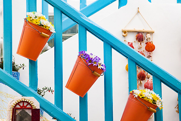 포토 JPG 해외이미지 전통 유럽 문화 도로 벽 섬 여행 건축양식 하늘 휴가 거리 주택 풍경 사람없음 야외 건물 여름 파란색 컬러풀 햇빛 바구니 여행객 문 마을 바위 흰색 도시 고급 지중해 그리스 좁은 타운 그리스인 미코노스섬 옛날 해외202004 해외포토 서양인 건축물 계절 건축 나라 길 바다 컬러 컨셉 교통시설 사람 태양 돌_바위 파일형식 이미지허브