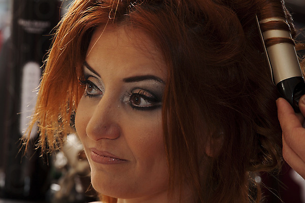 포토 JPG 해외이미지 모델 헤어스타일 손 디자인 여자 포즈 결혼 장신구 결혼식 한명 사람 동양인 장식 머리 유행 목도리 흰색 우아함 미용사 이발 준비 옷입기 만들기 예술가 베일 몸단장 스타일리스트 스타일링 특별함 스타일 해외202004 해외포토 직업 1 잡화 컬러 컨셉 모션 인종 이벤트 신체부위 파일형식 이미지허브