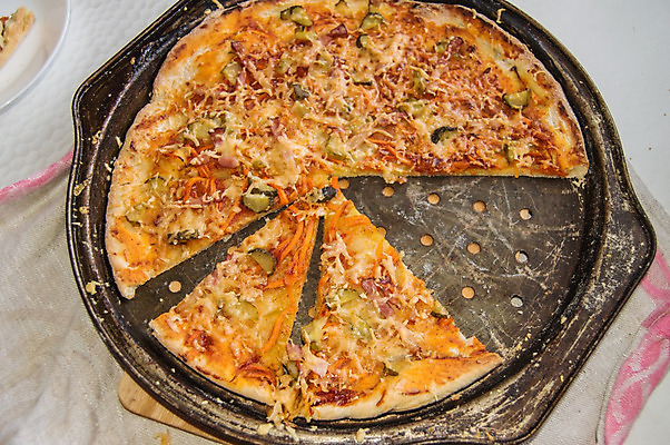 포토 JPG 해외이미지 전통 음식 조각 백그라운드 토마토 채소 가족 탁자 치즈 주택 피자 육류 요리 사람없음 목재 빨간색 금속 주방 저녁식사 껍질 식탁보 신선 프라이팬 맛 굽기 먹기 허브 냅킨 슬라이스 반죽 후추 바질 점심식사 모짜렐라치즈 살라미 해로움 핸드메이드 해외202004 해외포토 나무 식물 컬러 가구 컨셉 식재료 재료 관계 모션 재질 주방용품 유제품 패스트푸드 서양음식 건물 식사 구이 향신료 파일형식 이미지허브