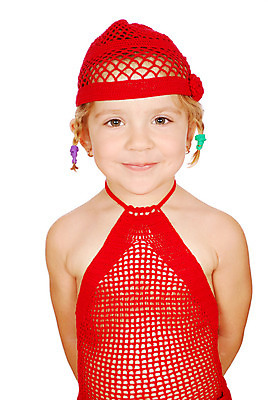 포토 JPG 해외이미지 백인 드레스 옷 여자 딸 어린이 포즈 한명 사람 빨간색 흰색 표현 구멍 달콤 니트 만족 천진난만 해외202004 해외포토 서양인 1 감정 컬러 컨셉 상의 가족 맛 파일형식 이미지허브