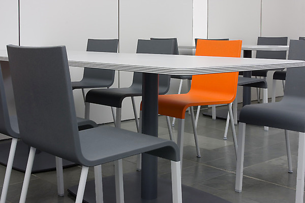 포토 JPG 해외이미지 디자인 의자 탁자 사람없음 컬러풀 방 회색 책상 우수 해외202004 해외포토 컬러 가구 절기 파일형식 이미지허브