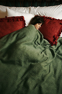 포토 JPG 해외이미지 백인 1 여자 베개 침구 아침 휴식 주택 갈색머리 건강 피곤 한명 사람 성인 평화 침실 꿈 침대 잠 야간 낮잠 거짓말 취침시간 혼자 해외202004 해외포토 주간 자연요소 서양인 헤어스타일 가구 컨셉 건물 파일형식 이미지허브