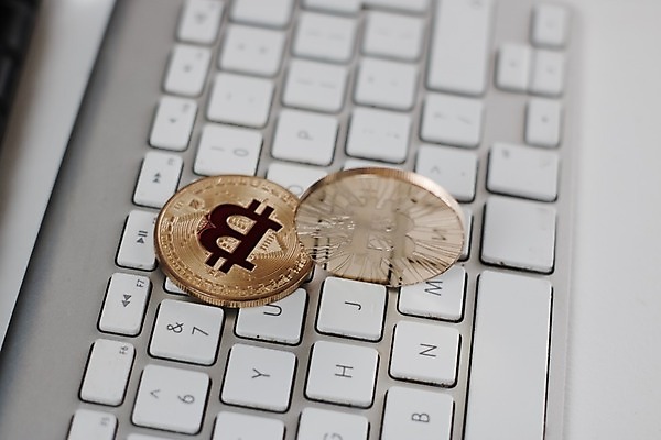 포토 JPG 해외이미지 라이프스타일 돈 인터넷 비즈니스 안전 사람없음 금융 동전 저축 키보드 발굴 무역 보안 결제 가치 해외202004 해외포토 산업 생활 경제 재산 파일형식 이미지허브