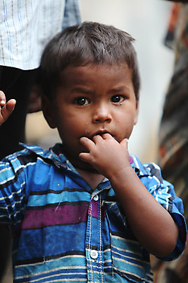 포토 JPG 해외이미지 아시아 어린이 손가락 한명 동양인 소년 입 지저분함 가난 인도인 해외202004 해외포토 외국인 1 손 남자 나라 컨셉 사람 인종 신체부위 감각 파일형식 이미지허브