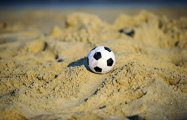 포토 JPG 해외이미지 행복 모래 파도 바다 섬 여행 공 자연 조류 하늘 휴가 휴식 함께함 풍경 사람없음 여름 파란색 햇빛 여행객 축구 침묵 자유 떨어짐 오브젝트 싱글 휴양지 장면 커뮤니티 수평선 해외202004 해외포토 동물 계절 감정 컬러 컨셉 사람 태양 구기 소리 장소 생태계 파일형식 이미지허브