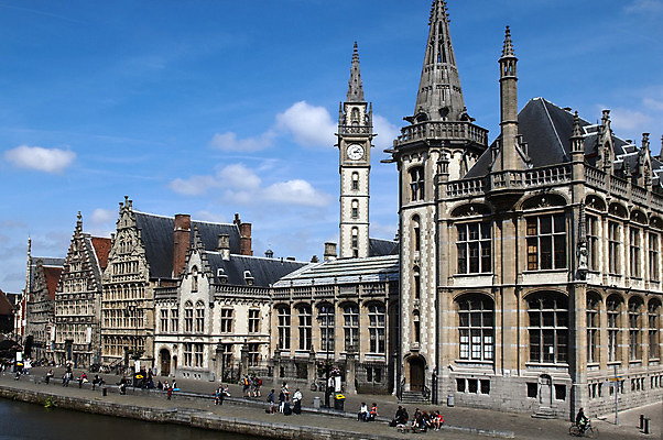 포토 JPG 해외이미지 구름 유럽 시계 여행 건축양식 하늘 휴가 거리 주택 풍경 사람없음 건물 물 파란색 강 컬러풀 반사 교회 탑 어둠 도시 중세 역사 보호 그림 운하 벨기에 주말 타운 천연기념물 고딕 옛날 해외202004 해외포토 자연요소 건축물 건축 나라 컬러 컨셉 종교건축 서유럽 파일형식 이미지허브