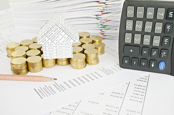 포토 JPG 해외이미지 종이 비즈니스 성공 설계 주택 사람없음 연필 쌓기 동전 검은색 자료 계산기 흰색 업무 황금 인쇄 보고서 문서 영수증 시트 계좌 옛날 해외202004 해외포토 컬러 컨셉 돈 모션 문구용품 학용품 건물 금융 필기구 장비 작업 파일형식 이미지허브