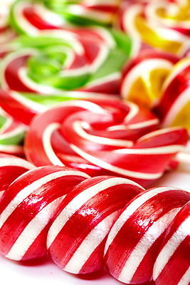 포토 JPG 해외이미지 음식 돈 디저트 막대사탕 사탕 사람없음 빨간색 초록색 컬러풀 노란색 과자 여러개 줄무늬 활발 소용돌이 흰색 원형 그룹 달콤 혼합 설탕 질감 젤리 모음 고립 섞기 해로움 해외202004 해외포토 도형 컬러 다수 컨셉 무늬 한글 회오리 재산 맛 파일형식 이미지허브