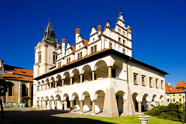 포토 JPG 해외이미지 외관 유럽 여행 고건축 건축양식 주택 사람없음 야외 사각형 도시 세계여행 역사 박물관 시력 정사각형 타운 시청 슬로바키아 옛날 해외202004 해외포토 도형 건축물 건축 나라 건물 세계 관공서 파일형식 이미지허브