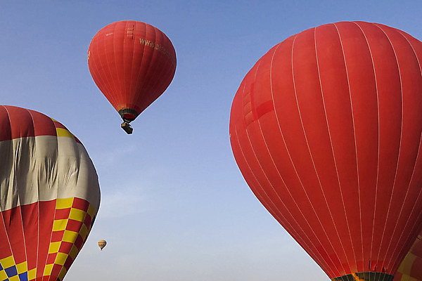 포토 JPG 해외이미지 구름 호수 여행 백그라운드 자연 하늘 휴가 산 풍경 사람없음 야외 파란색 빛 컬러풀 햇빛 바구니 맑음 황혼 일몰 새벽 자유 시골 뜨거움 승차 풍선 천국 웅장함 해외202004 해외포토 자연요소 컬러 컨셉 모션 날씨 태양 노을 생태계 파일형식 이미지허브