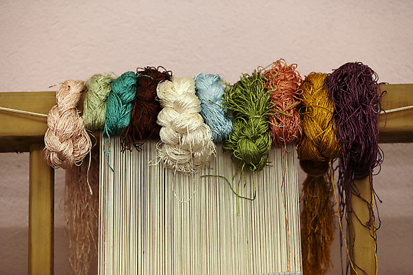 포토 JPG 해외이미지 손 패턴 공장 노동자 동양인 사람없음 빨간색 컬러풀 여행객 카펫 시골 면 닫기 선택 제조 상하이 작음 실크 그리스 묘사 무역 복고 매듭 각도 섬유 칠면조 그리스인 양모 이란 핸드메이드 해외202004 튀르키예 해외포토 서양인 직업 유럽 산업 아시아 컬러 컨셉 무늬 중동 공업 모션 조류 사람 인종 신체부위 중국 직물 크기 파일형식 이미지허브