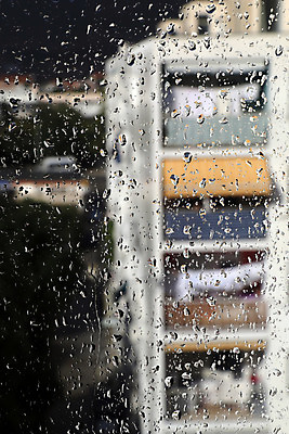 포토 JPG 해외이미지 백그라운드 유리 표면 날씨 추상 사람없음 물 반사 젖음 물방울 점 투명 액체 떨어짐 군중 수분 빗방울 질감 많음 해외202004 해외포토 자연요소 컨셉 무늬 재질 사람 비_날씨 파일형식 이미지허브