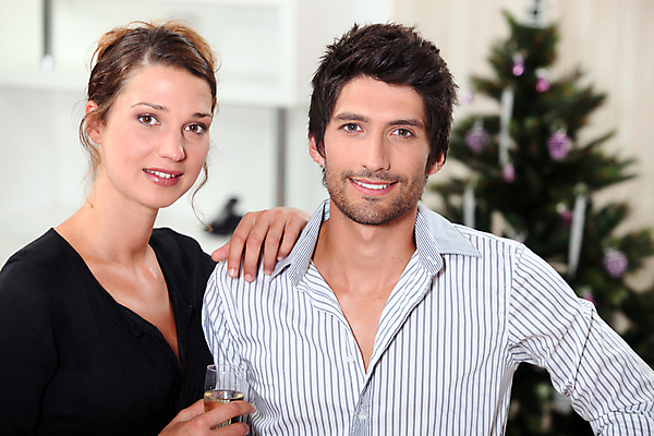 포토 JPG 해외이미지 나무 모델 손 드레스 유럽 포즈 셔츠 크리스마스 공 휴식 주택 기념 미소 두명 장식 검은색 줄무늬 거품 립스틱 흰색 오픈 플랫 샴페인 묶기 불안 허리 어깨 웨이브 건배 토스트 광택 턱 궤 기간 해외202004 해외포토 식물 옷 기념일 감정 나라 빵 컬러 컨셉 상의 무늬 모션 주류 표정 사람 건물 신체부위 화장품 파일형식 이미지허브