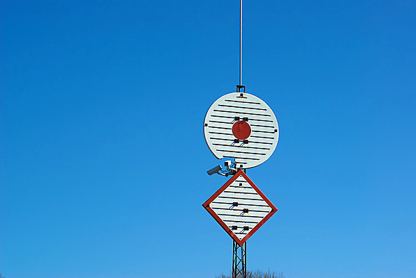 포토 JPG 해외이미지 바다 지도 가이드 표시 하늘 항해 경고 안전 사람없음 빛 항구 장비 구출 보호 신호등 입장 심볼 사인 신호 보안 포트 네비게이션 부표 헬프 해외202004 해외포토 직업 컨셉 배_교통 교통시설 도움 파일형식 이미지허브