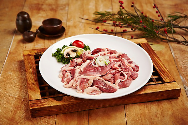 포토 JPG 스튜디오촬영 접시 식재료 실내 파슬리 생고기 육류 사람없음 목재 오리고기 창호문 국내포토 나무 식기 채소 재료 오리 내부 문 파일형식